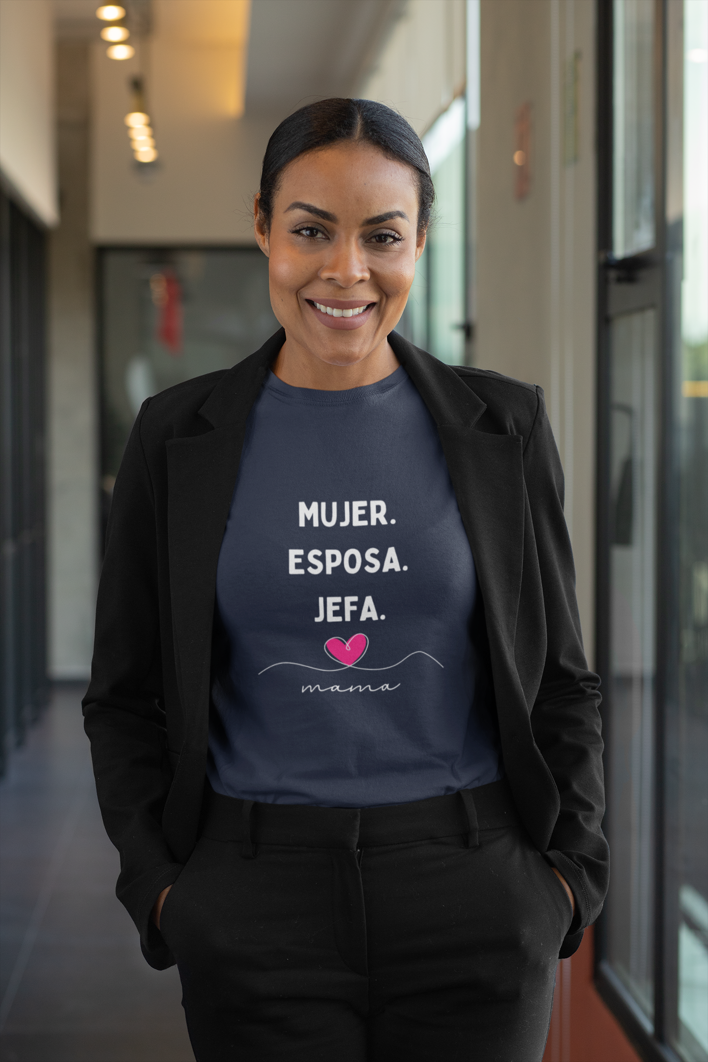 Mujer. Esposa. Jefa. Mamá Tee – She Does It All
